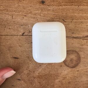 Apple AirPods White Wireless Earbuds Case and pods